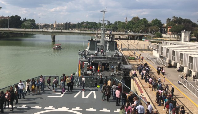 El cazaminas ‘Tajo’ hace escala en Sevilla integrada en la Agrupación Naval de Medidas Contraminas de la OTAN