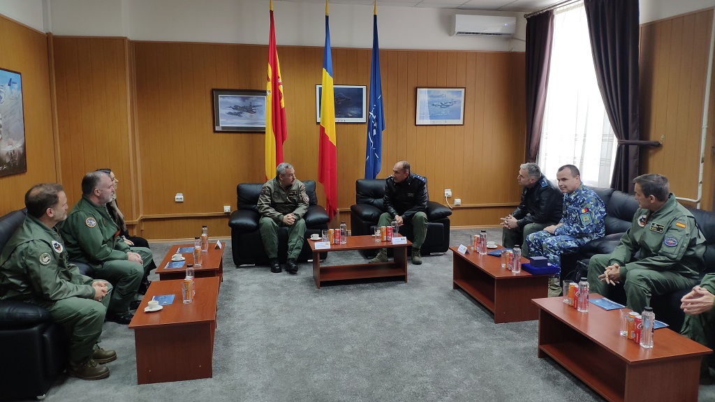 Reunión con autoridades militares rumanas