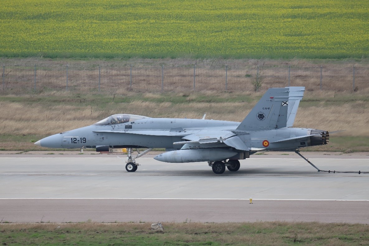 F-18 enganchando barrera de frenado