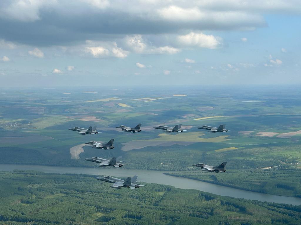 F-18 del DAT «Paznic» integrados en un ejercicio FDO