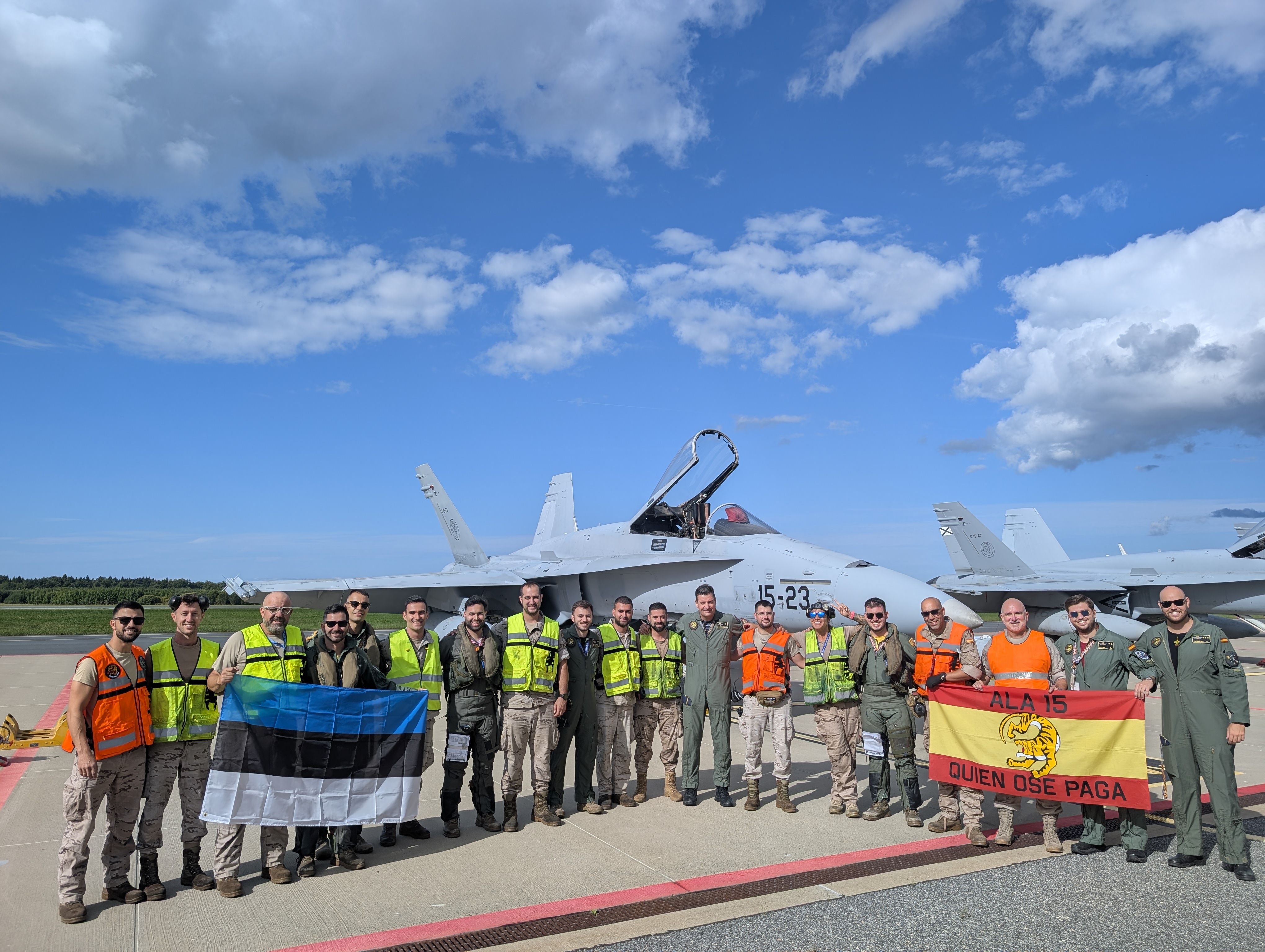 Llegada de los cuatro EF-18M a la base aérea de Amari