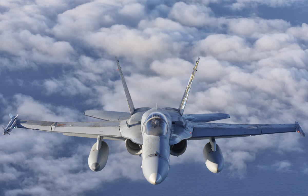 F-18 en vuelo