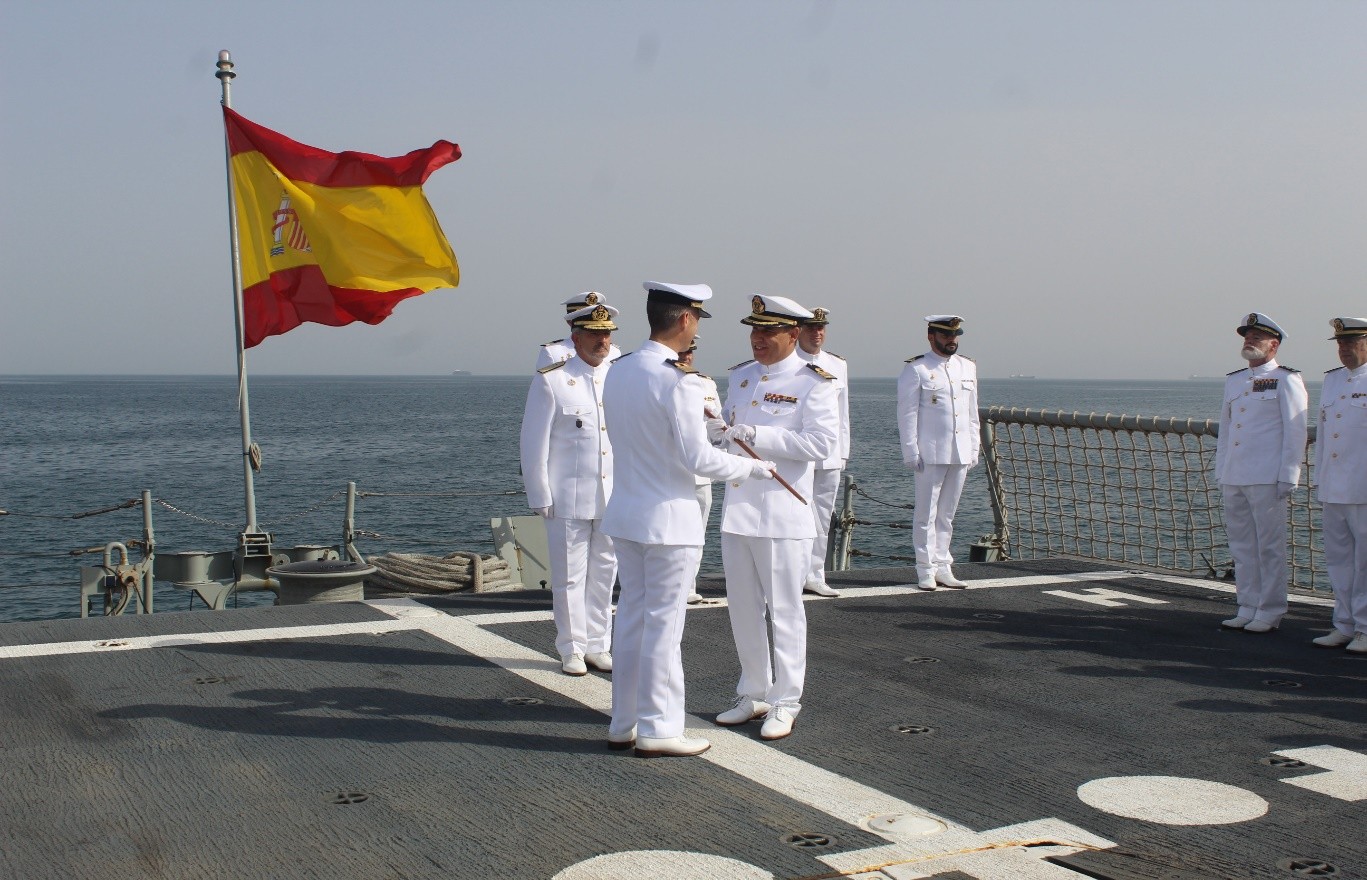 Entrega del bastón de mando al comandante entrante