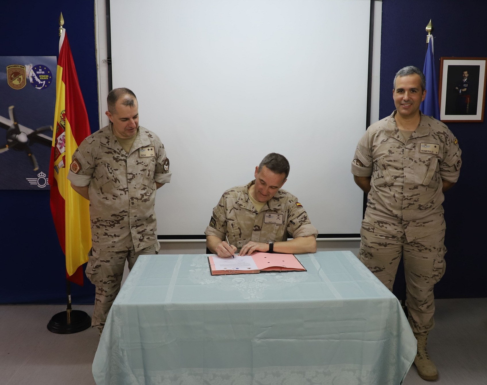 Firma de acto de relevo