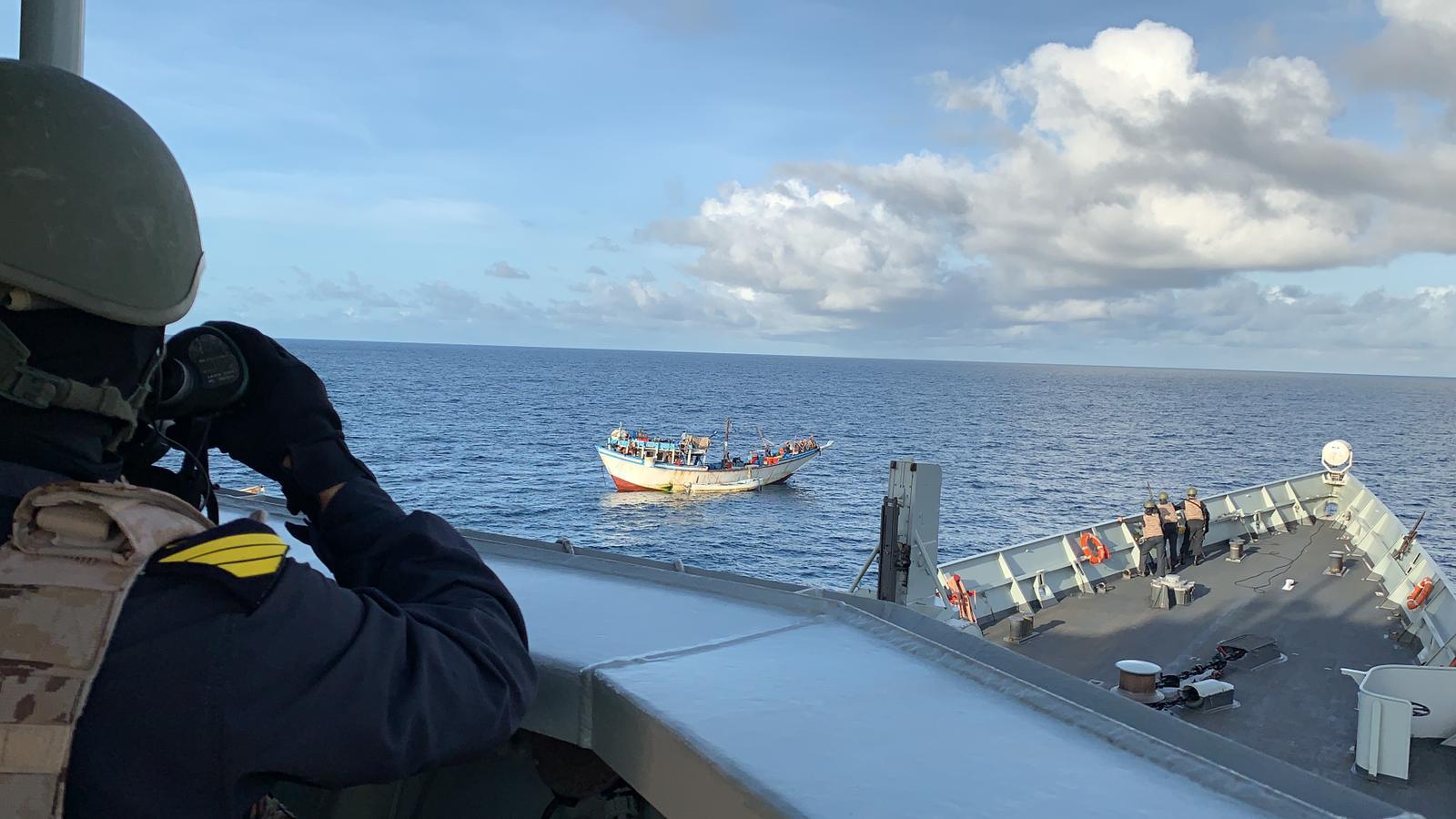 La fragata ‘Navarra’ entrega a las autoridades de Seychelles a cinco presuntos piratas para ser juzgados