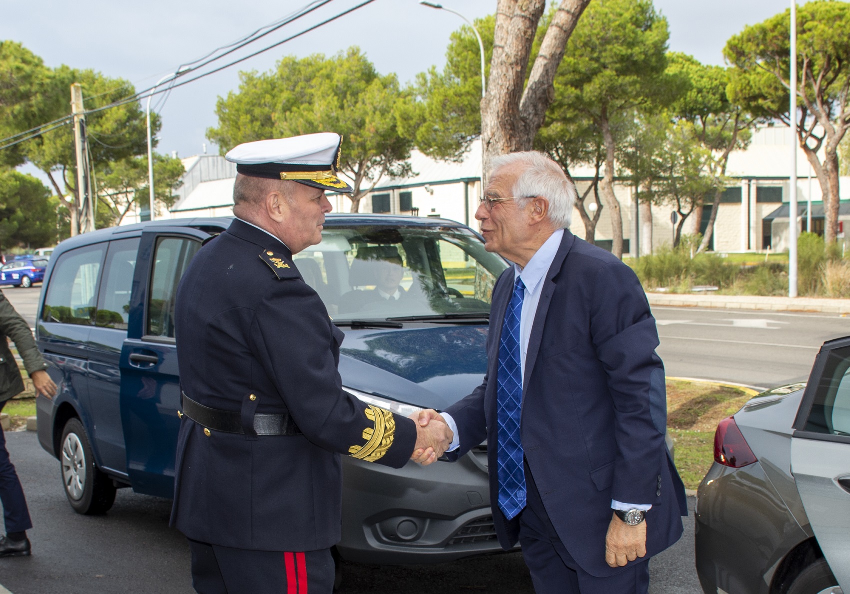 El ministro de Asuntos Exteriores visita el Cuartel General Multinacional para la Operación Atalanta