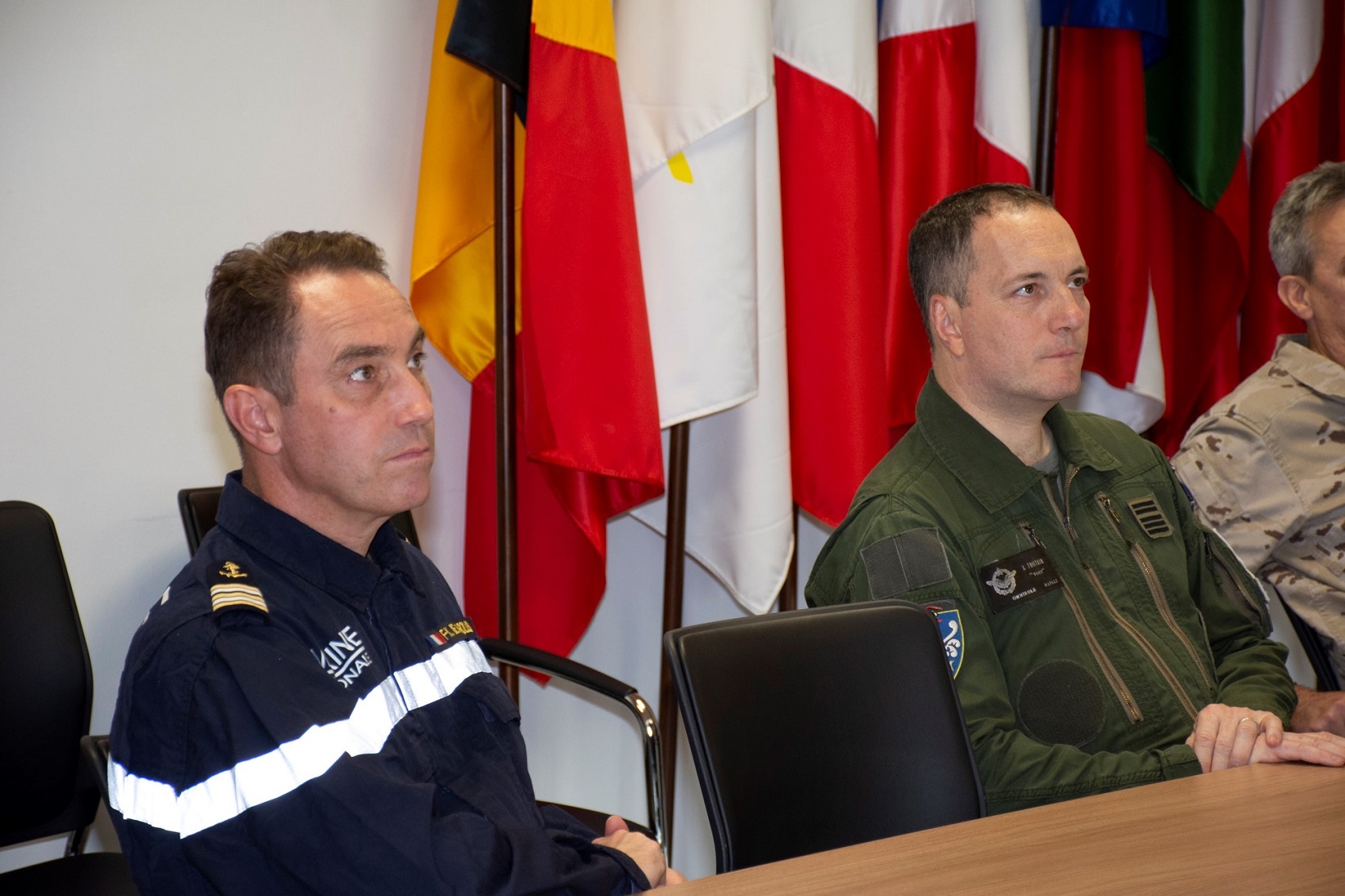 El agregado de defensa y el agregado naval de Francia visitan el Cuartel General Multinacional para la Operación Atalanta