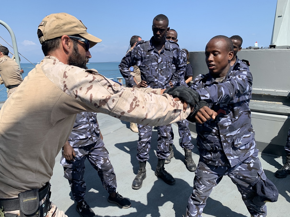 Adiestramiento a la Marina de Yibuti