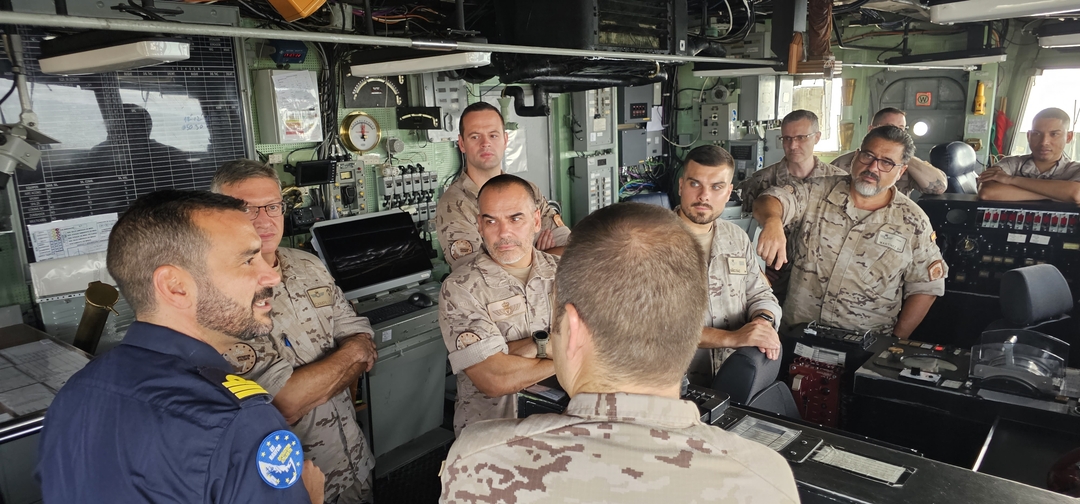Visita al puente de gobierno de la fragata