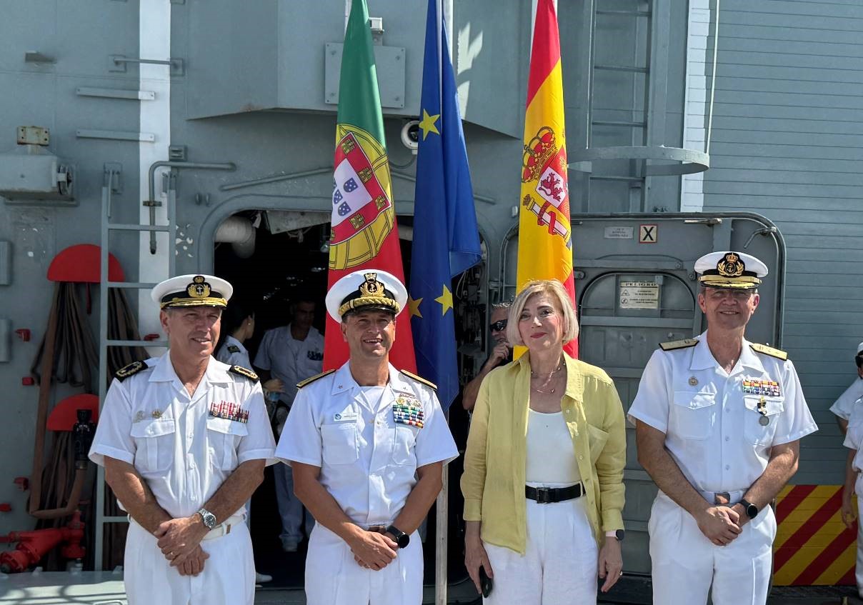 Autoridades asistentes a la ceremonia de relevo