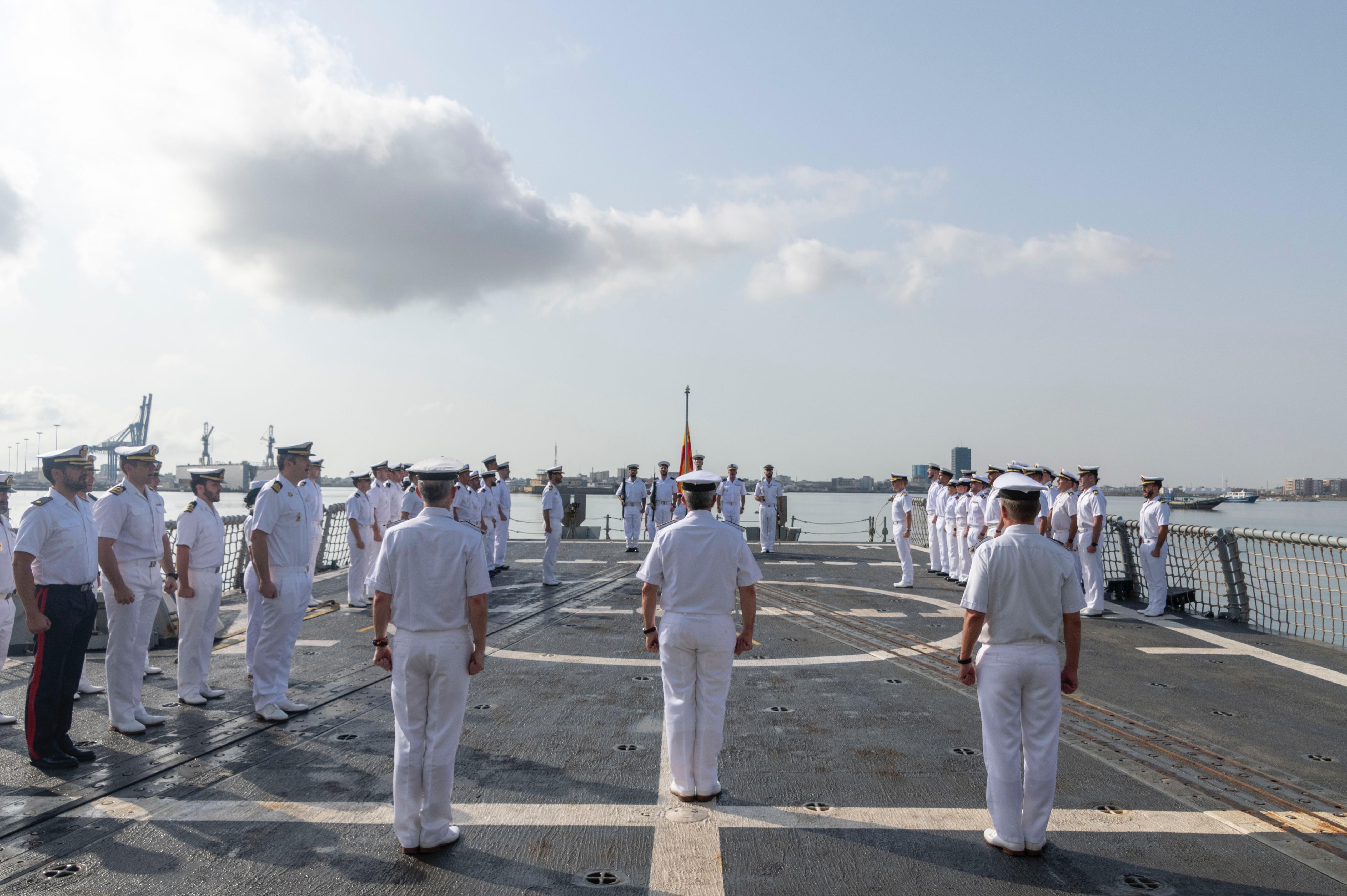 Contraalmirante Francisco Javier Vázquez Sanz preside acto de relevo
