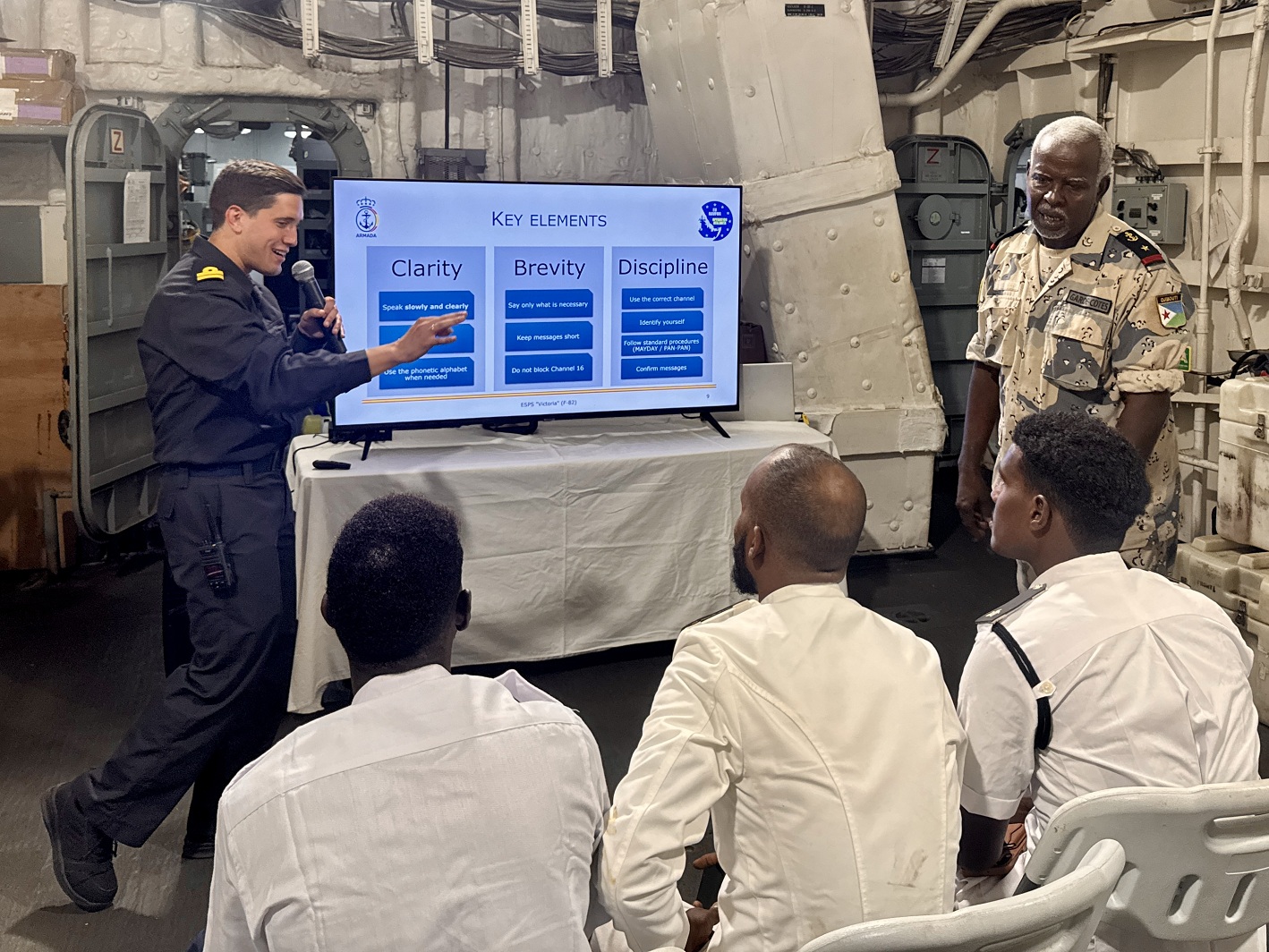 Training en técnicas y procedimientos de comunicaciones