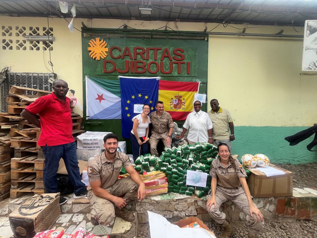 Personal de Cáritas Yibuti recepciona la donación