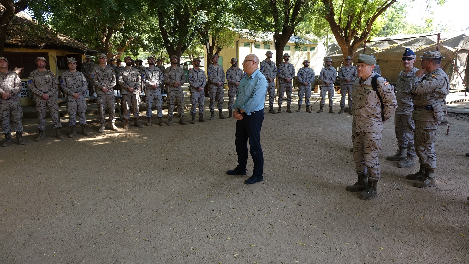 Las tropas españolas desplegadas en Mali reciben la visita del Secretario de Estado de Defensa