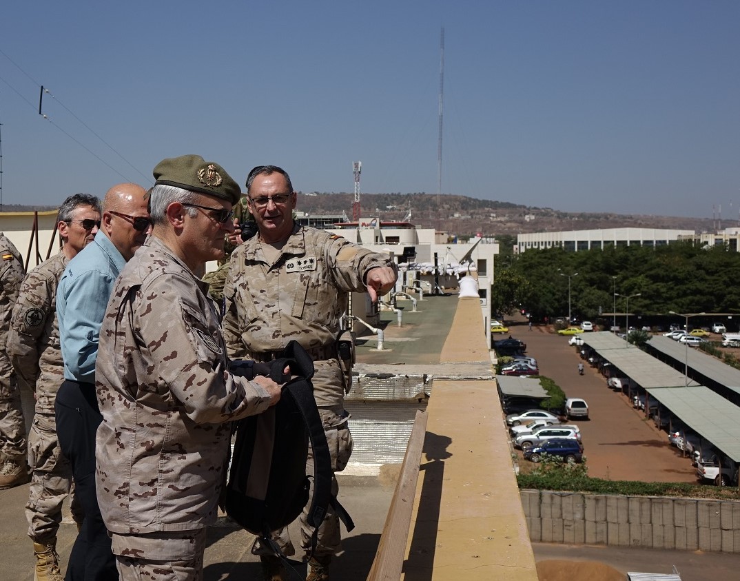 Las tropas españolas desplegadas en Mali reciben la visita del Secretario de Estado de Defensa