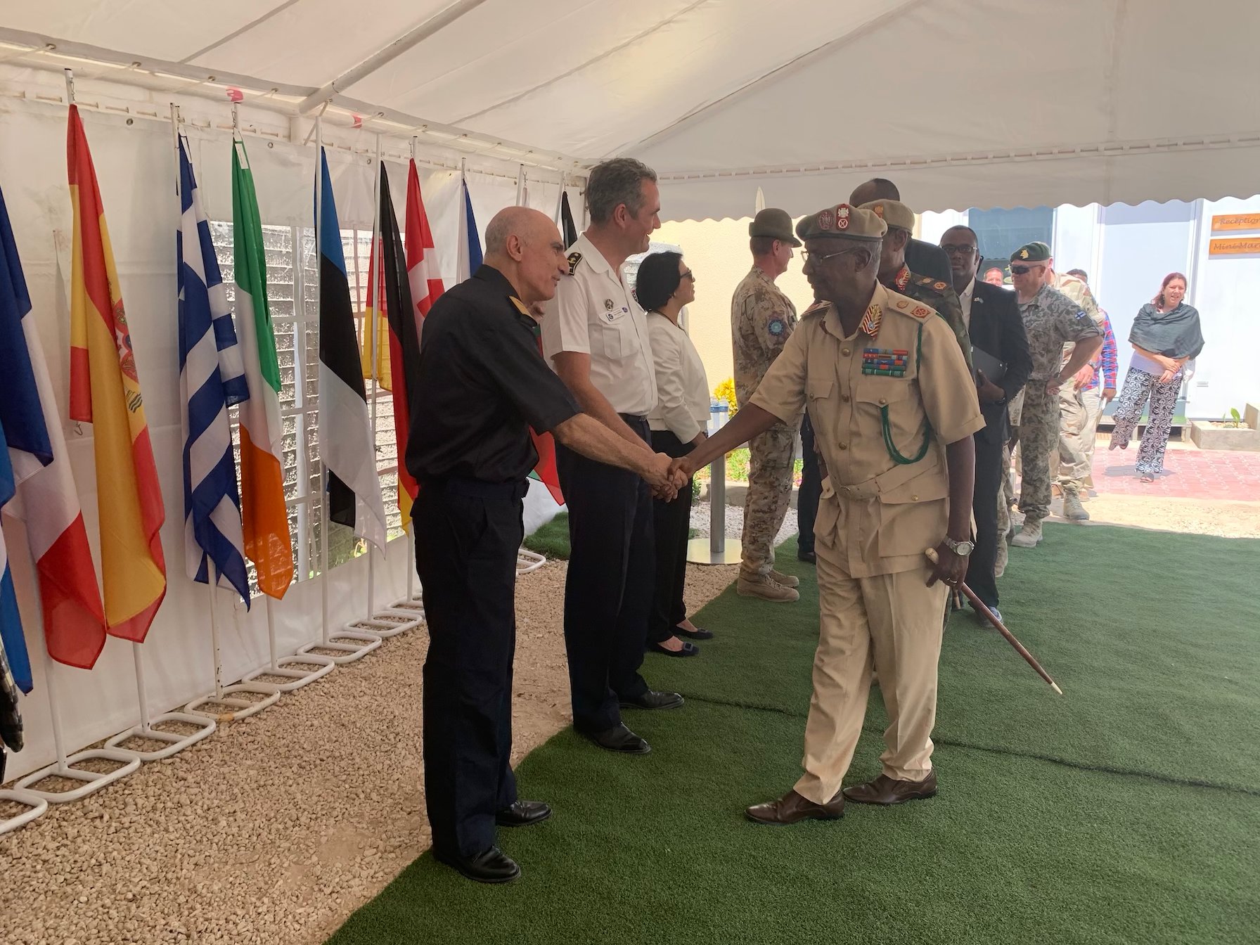 El comandante de la Fuerza de EUNAVFOR participa en la celebración del Día de la Unión Europea en Somalia
