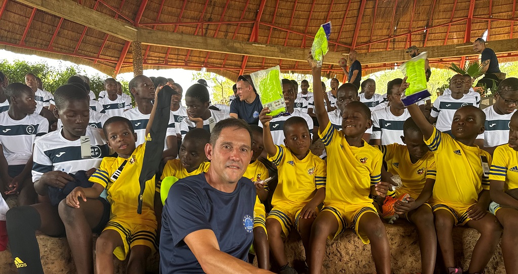 Observador de EUMAM-MOZ con los niños de la Casa do Gaiato