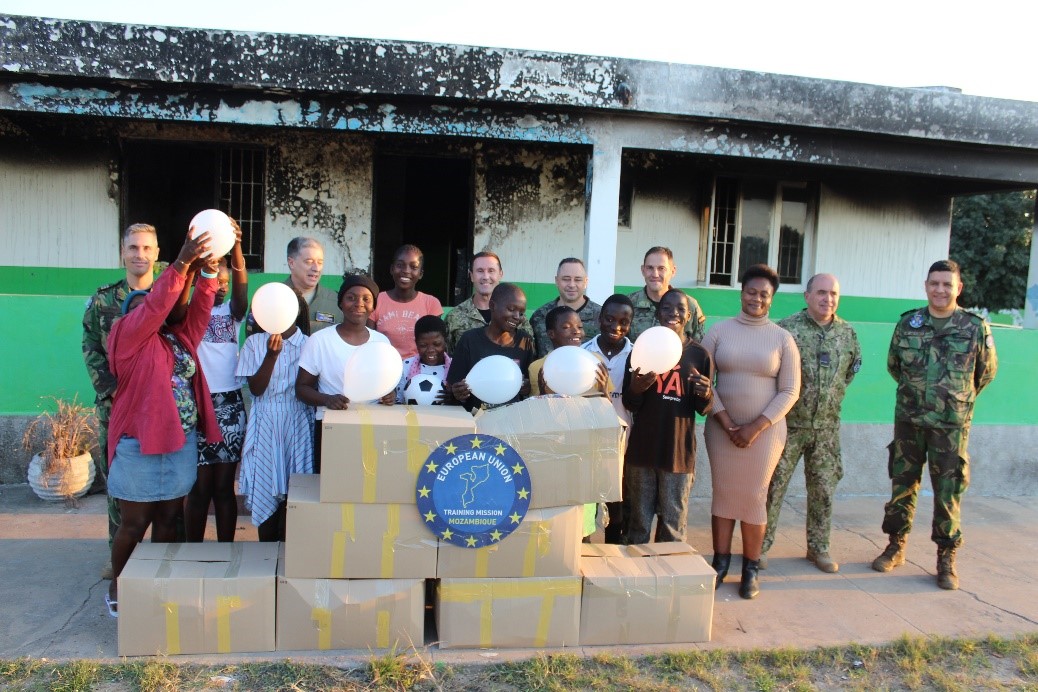 Actividad CIMIC de EUTM Mozambique en el orfanato de Katembe
