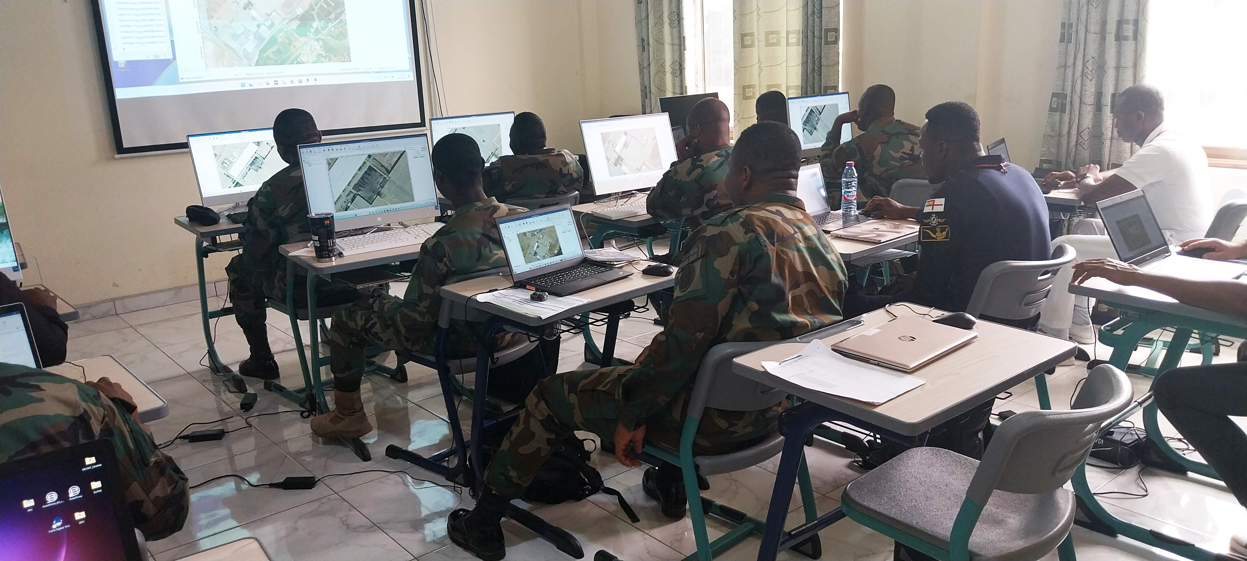 Fuerzas Armadas de Ghana durante el curso GEOINT