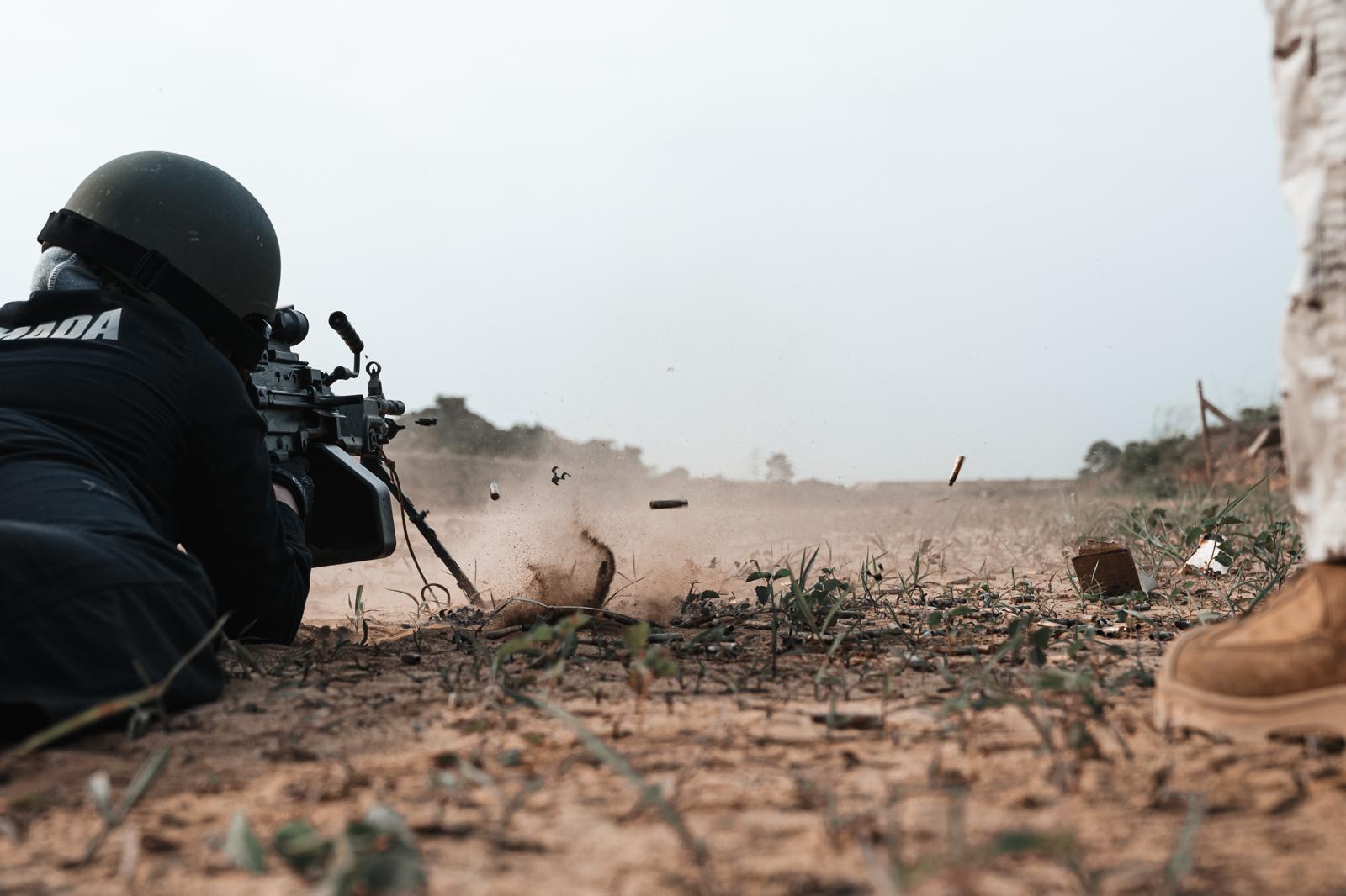 Ejercicio de tiro con armas portátiles en base de Jacqueville de la Marina Nacional de Costa de Marfil.