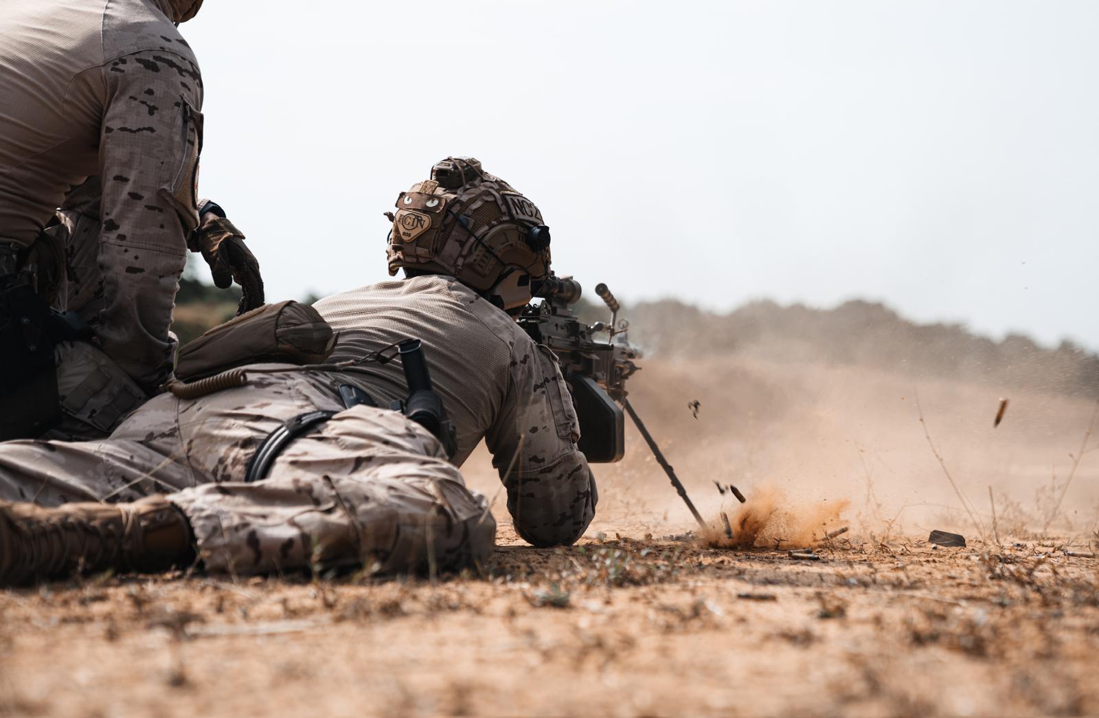 Ejercicio de tiro con armas portátiles en base de Jacqueville de la Marina Nacional de Costa de Marfil.