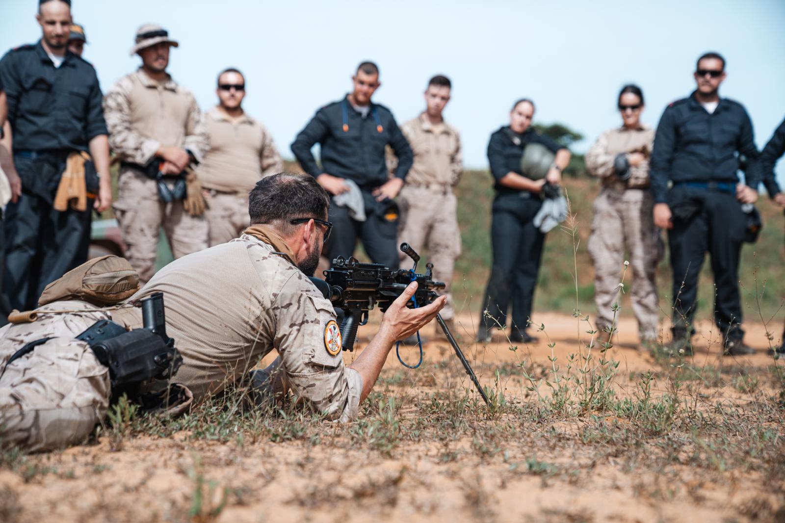 Ejercicio de tiro con armas portátiles en base de Jacqueville de la Marina Nacional de Costa de Marfil.