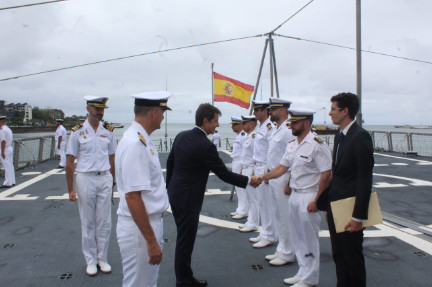 La fragata ‘Méndez Núñez’ finaliza su estancia en Suva