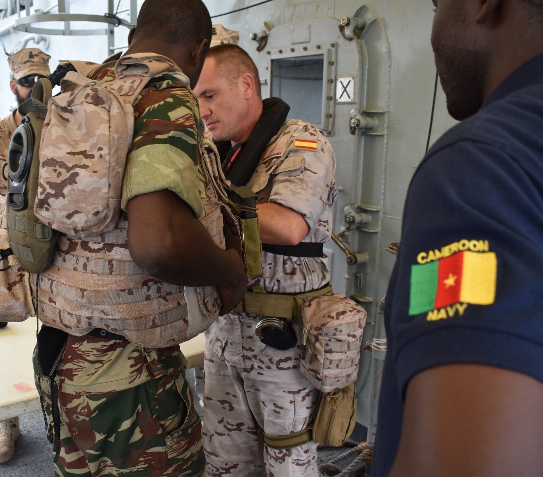 Ejercicios con la Marina de Camerún
