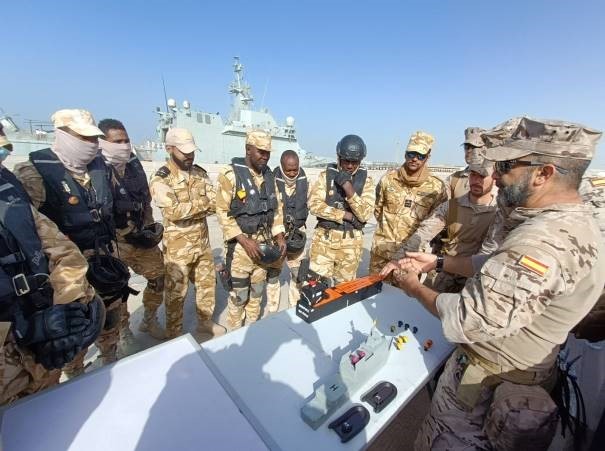 Actividades con personal de la Marina mauritana