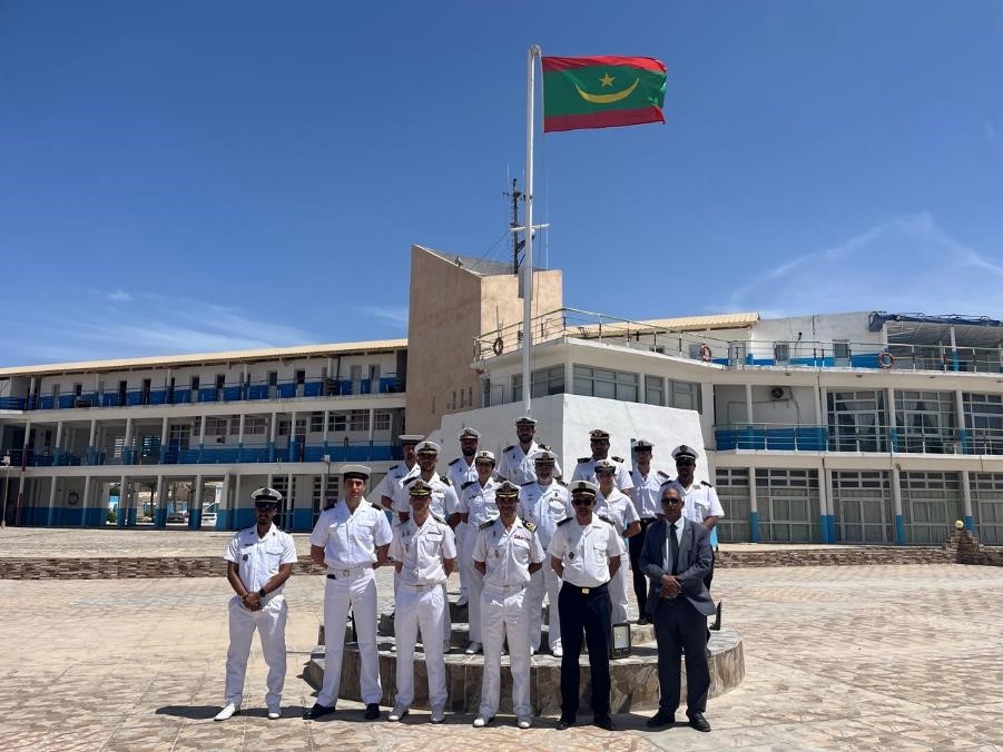 Visita a la Escuela Naval Militar de Nuadibú