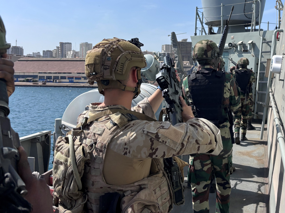 Adiestramiento con la Armada de Senegal