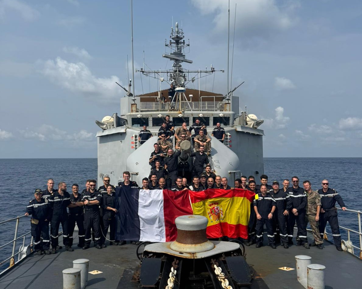 Dotaciones del BAM FUROR  y COMMANDANT BOUAN