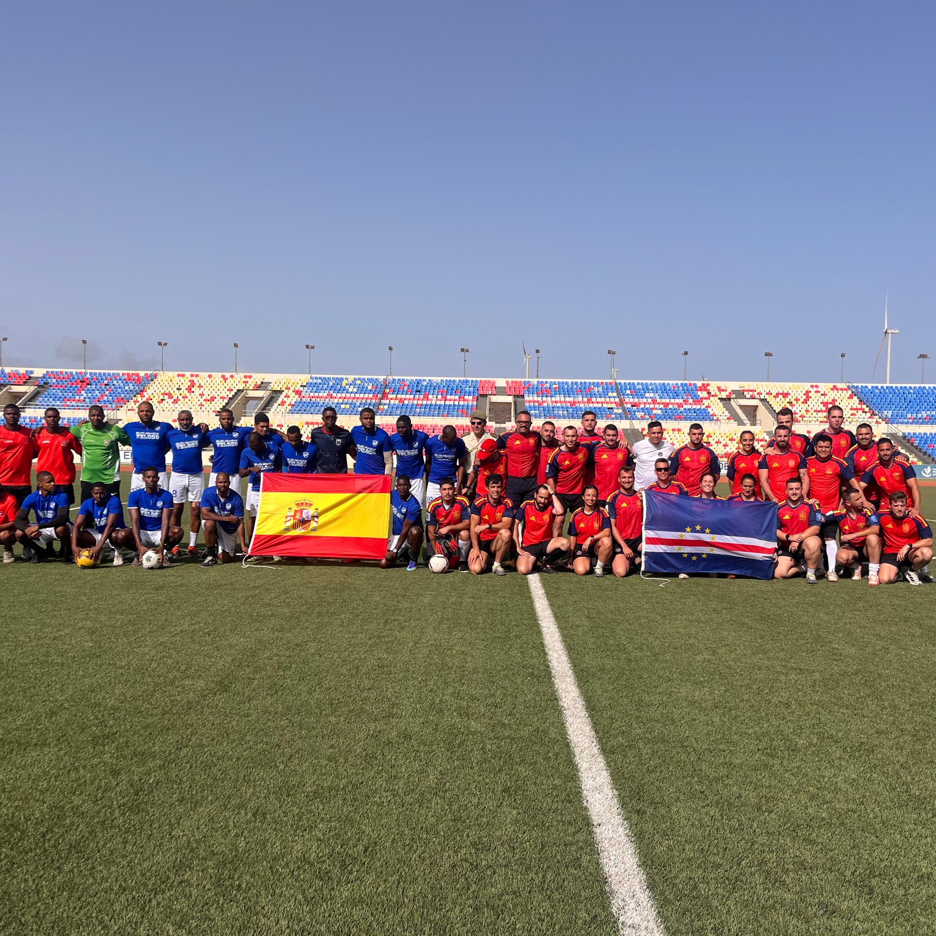 Partido de fútbol de confraternización entre las marinas de guerra de España y Cabo Verde previo al mundial