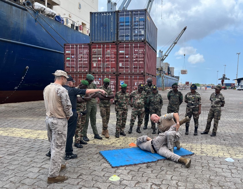 Personal del Equipo Operativo de Seguridad (EOS) realizan técnicas de control de acceso y registro de personal