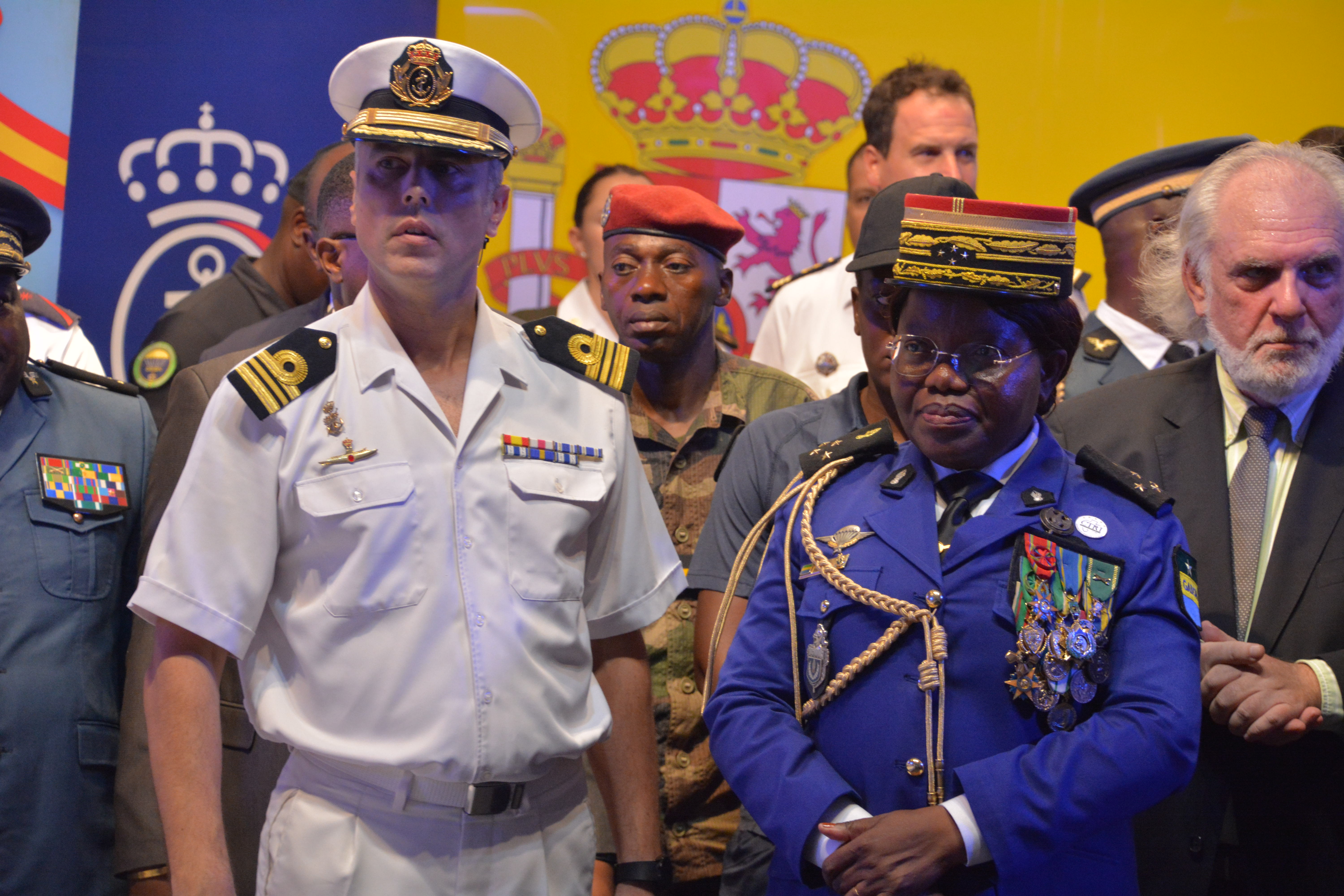 Ministra de Defensa, general de Cuerpo de Armada Brigitte Onkanowa