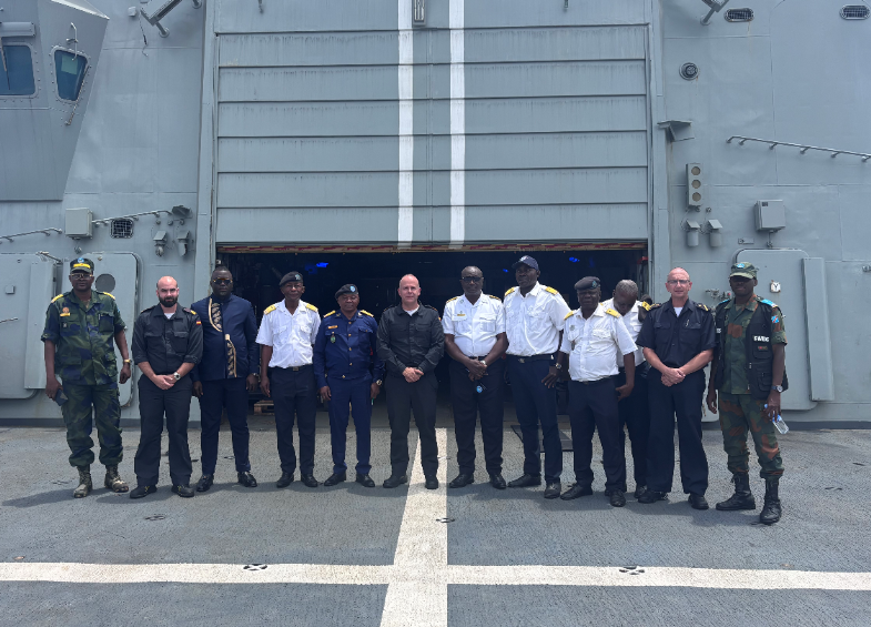 Encuentro con oficiales de la Marina de RDC