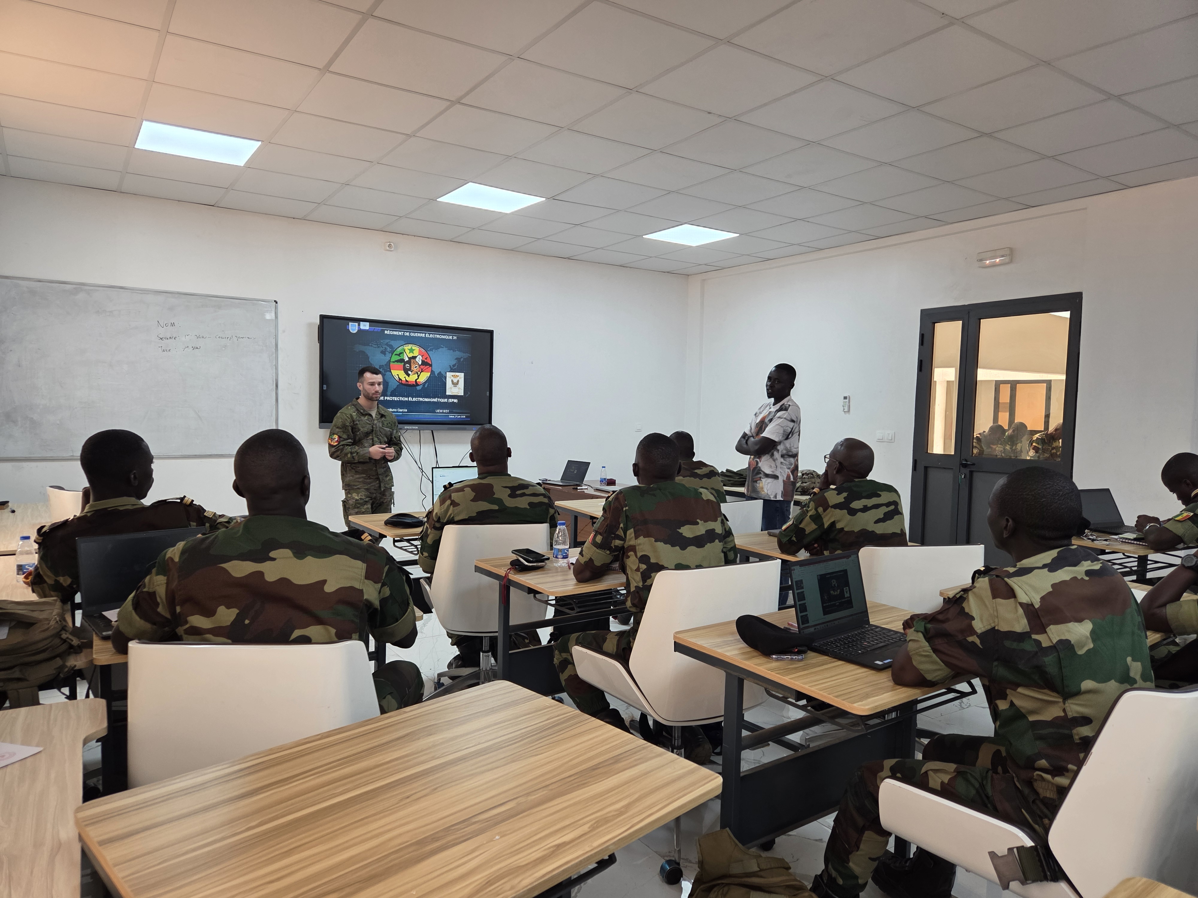 España y Senegal avanzan en el ámbito de la guerra electrónica mediante una nueva actividad de seguridad cooperativa