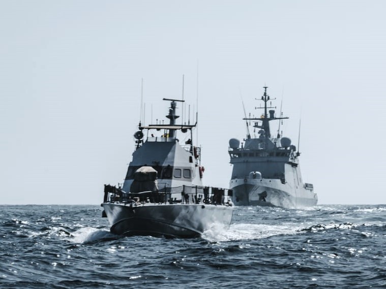 Ambos buques durante los ejercicios
