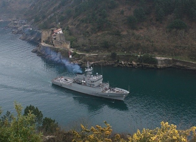 El 'Serviola' haciendo vigilancia marítima