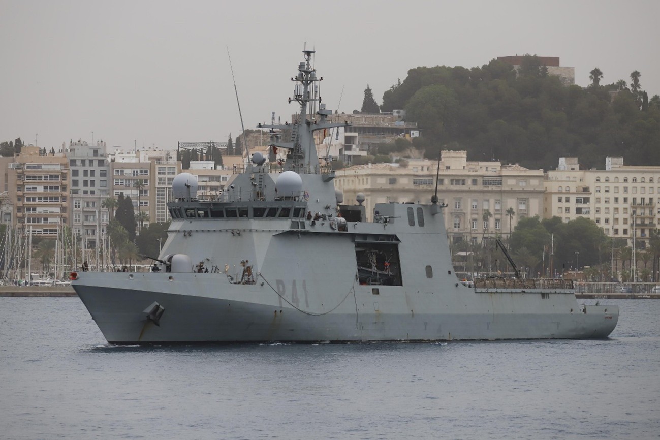 BAM ‘Meteoro’ saliendo de puerto