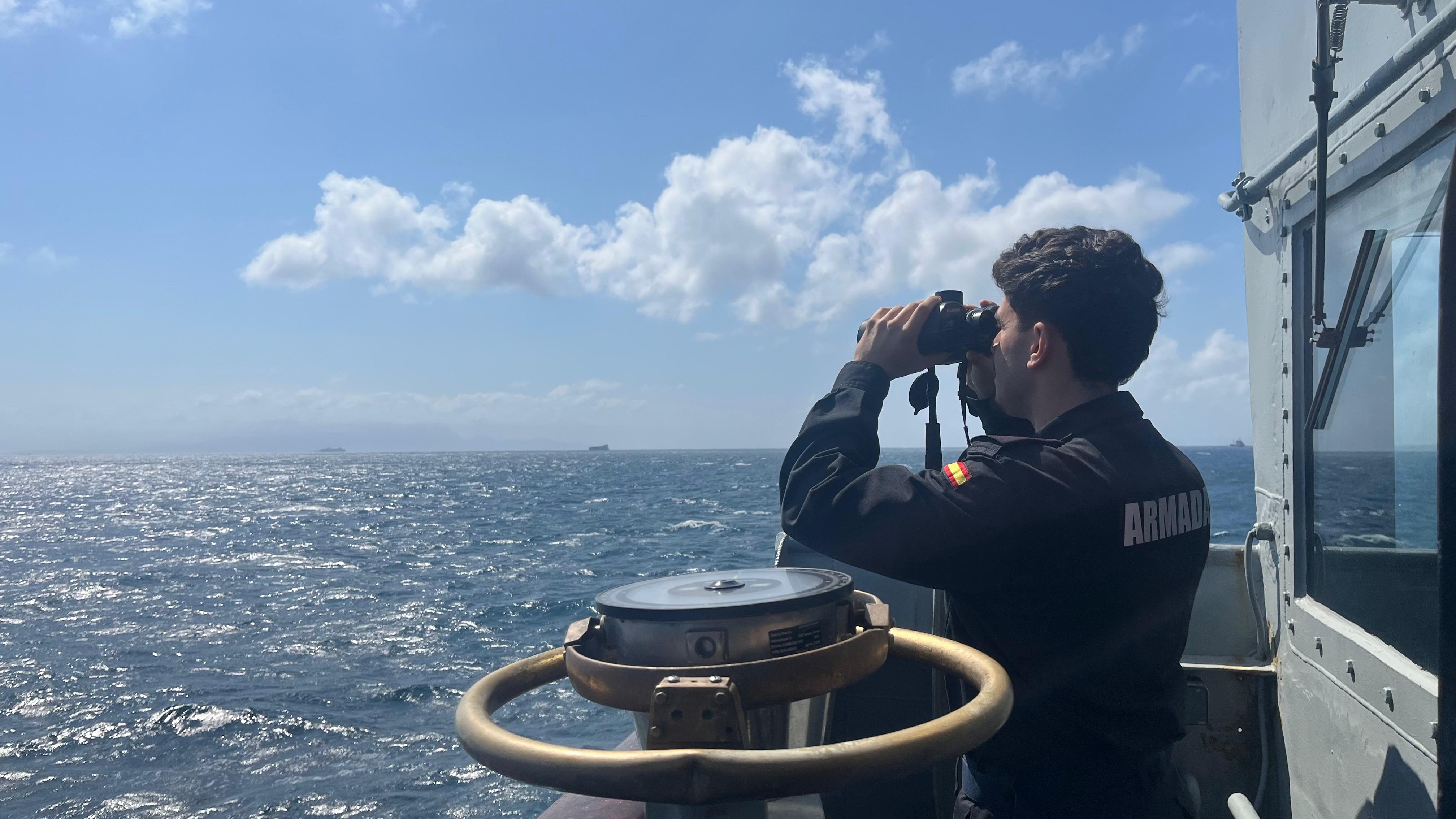 La dotación del ‘Vigía’ durante la monitorización