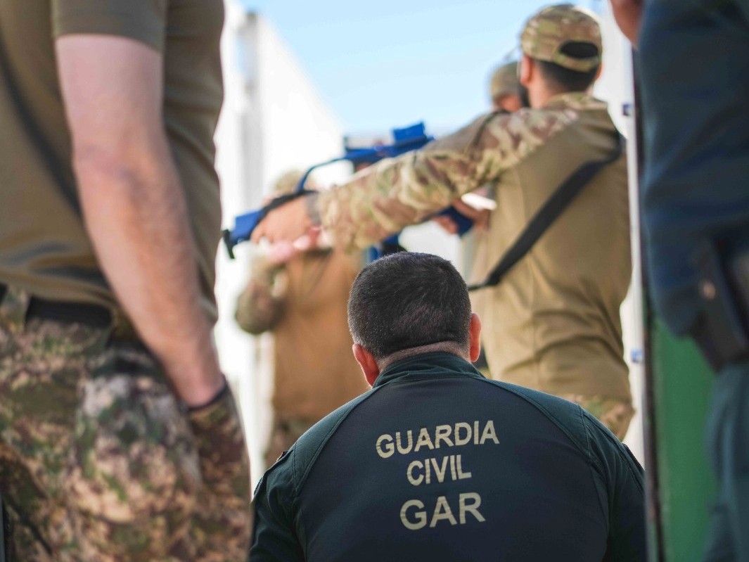 Práctica de combate en espacios cerrados