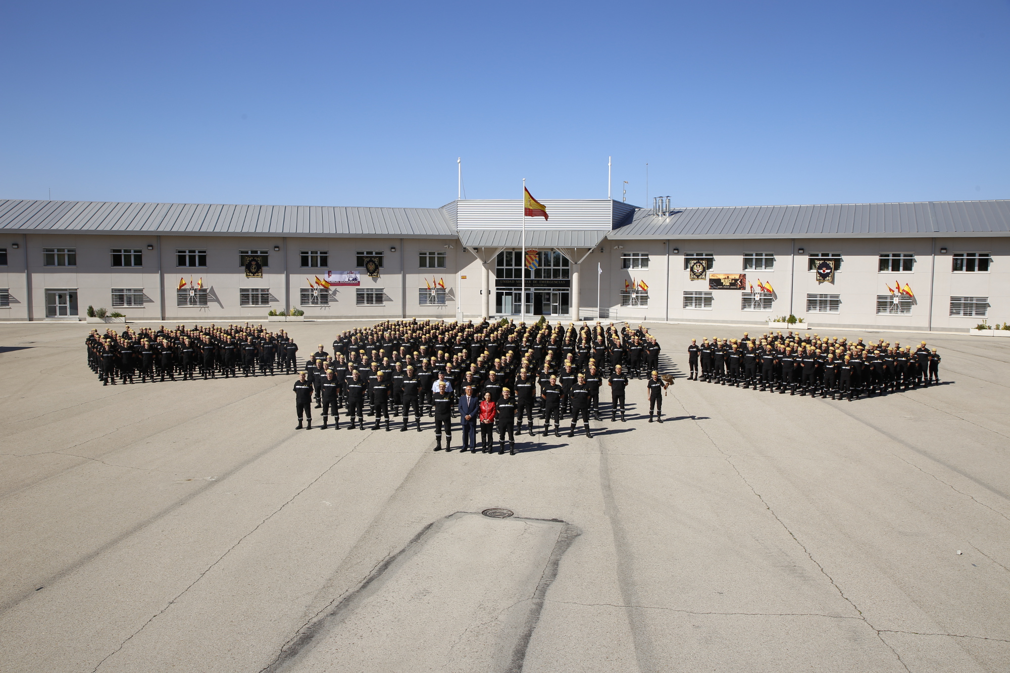 La ministra de Defensa visita la Unidad Militar de Emergencias