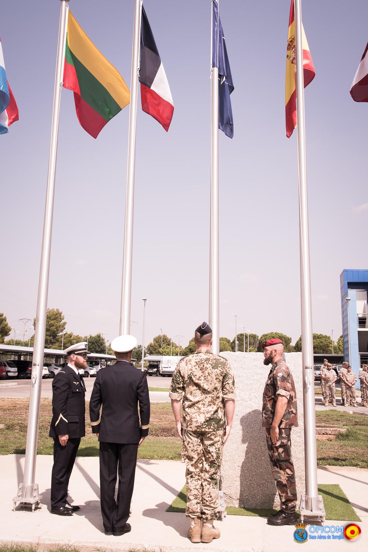 El embajador de Francia preside el izado de la Bandera de su país en el Centro de Operaciones Aéreas Combinadas de Torrejón