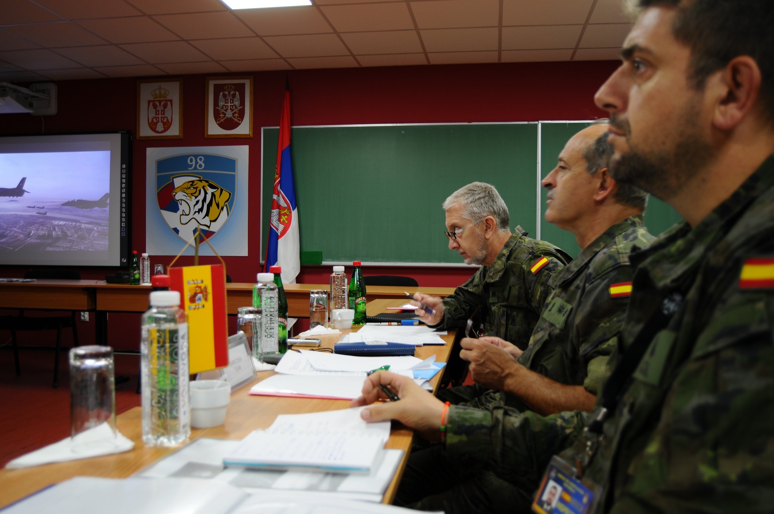 Un equipo de la Unidad de Verificación Española realiza una inspección en Serbia