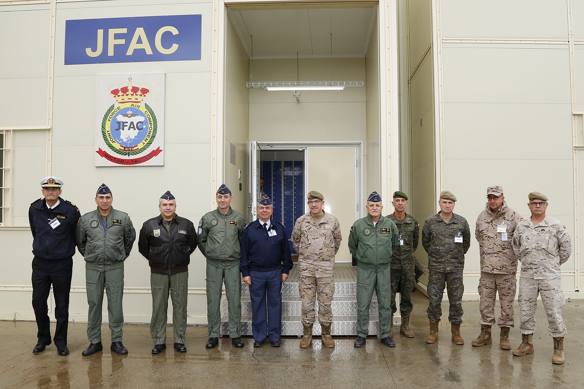 El JEMAD visita las nuevas instalaciones del JFAC español durante el ejercicio Dragon 18