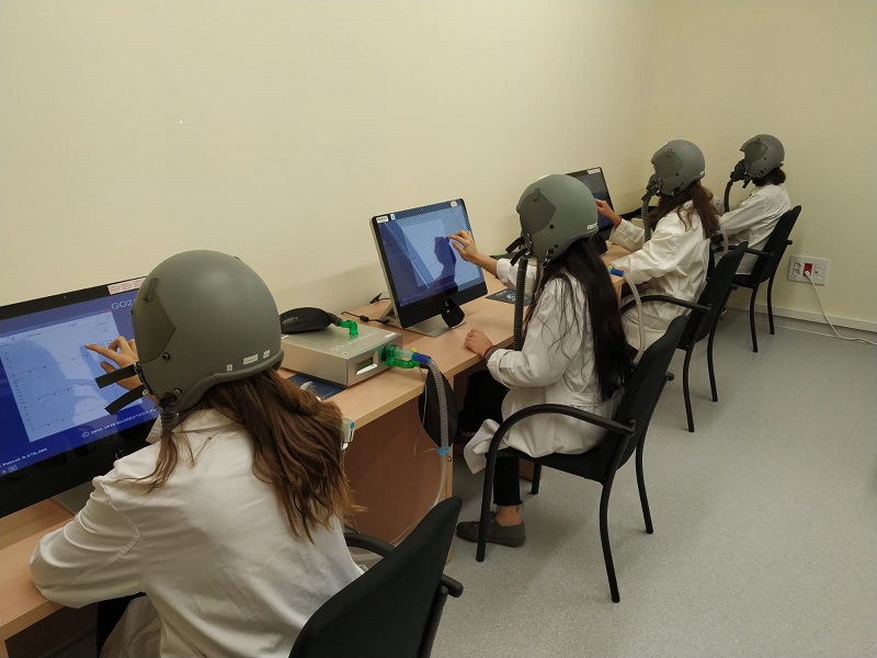 Alumnas de la Cátedra Almirante Don Juan de Borbón realizan prácticas en el Centro de Instrucción de Medicina Aeroespacial