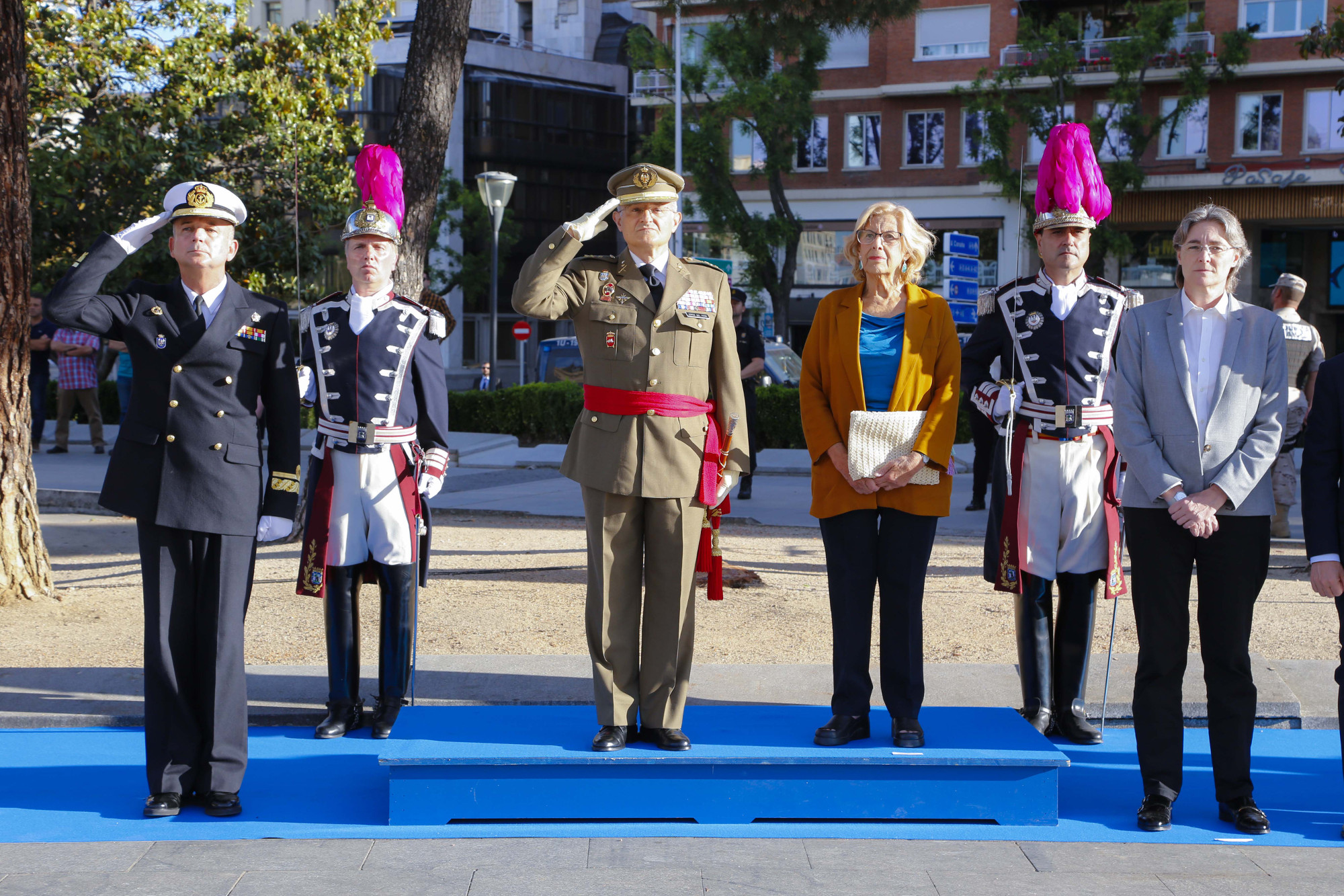 El Comandante del Mando de Operaciones preside el izado solemne de bandera por la festividad de San Isidro
