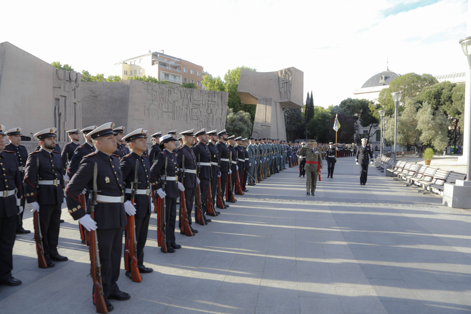 El Comandante del Mando de Operaciones preside el izado solemne de bandera por la festividad de San Isidro