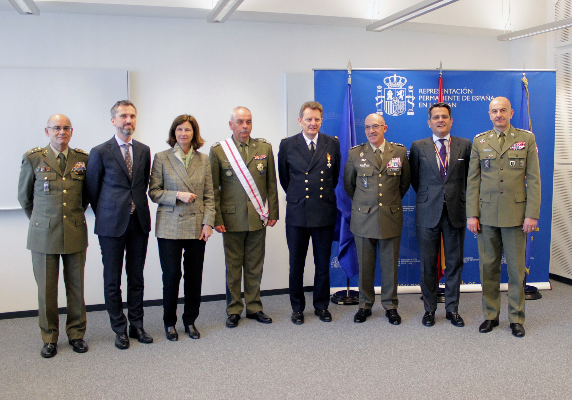 El JEMAD condecora a los Representantes Militares de Francia y Polonia ante la OTAN y la Unión Europea